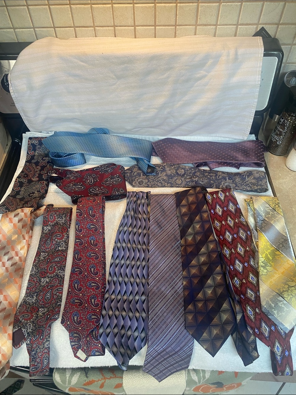 Classic Men's Silk Tie Collection - Vintage Lot of 31 Silk Ties various brands